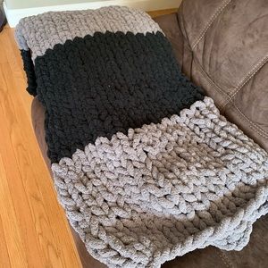 Hand made knit chunky blanket